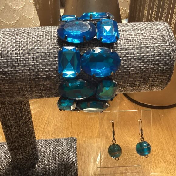 Blue Jewels Bracelet and Earrings - Picture 3 of 5